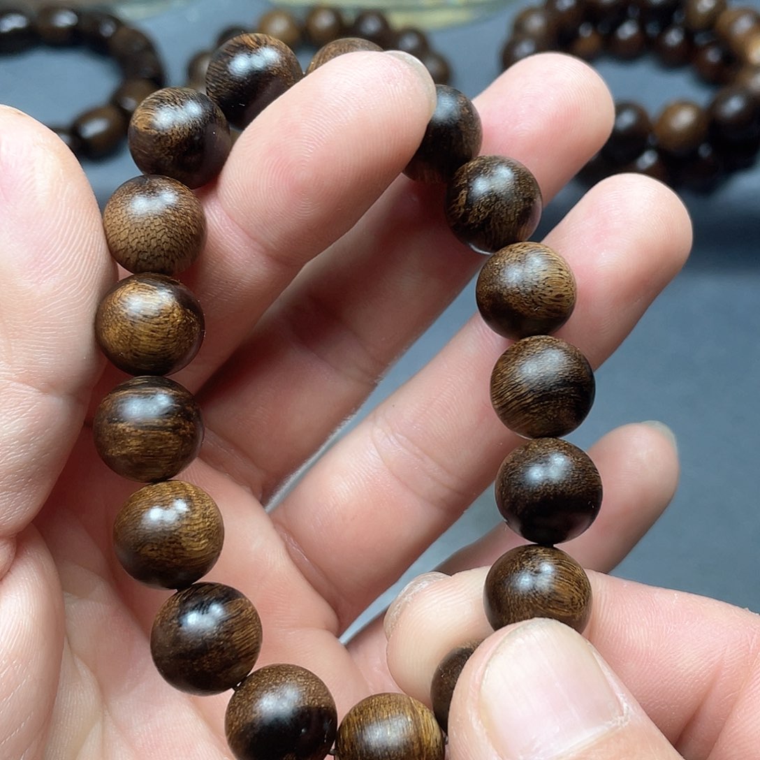 沉香手串白棋瘤疤