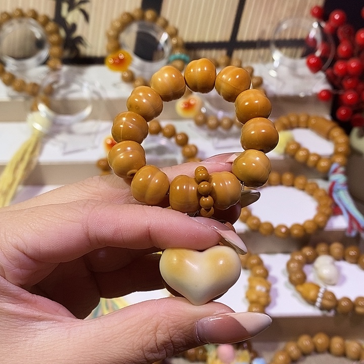 周***i猴头核桃吊坠葫芦爱心