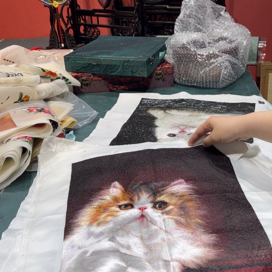 陆***陆刺绣纯手工，纯手工。纯手工