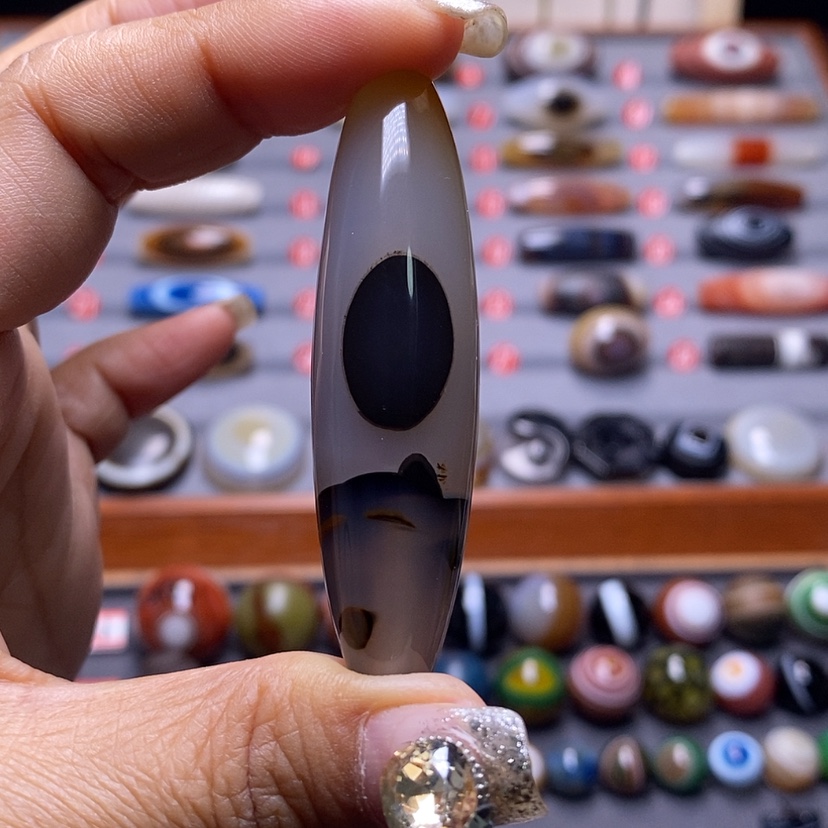 【闪购商品】玛瑙/玉髓未镶嵌珠宝半成品一**人