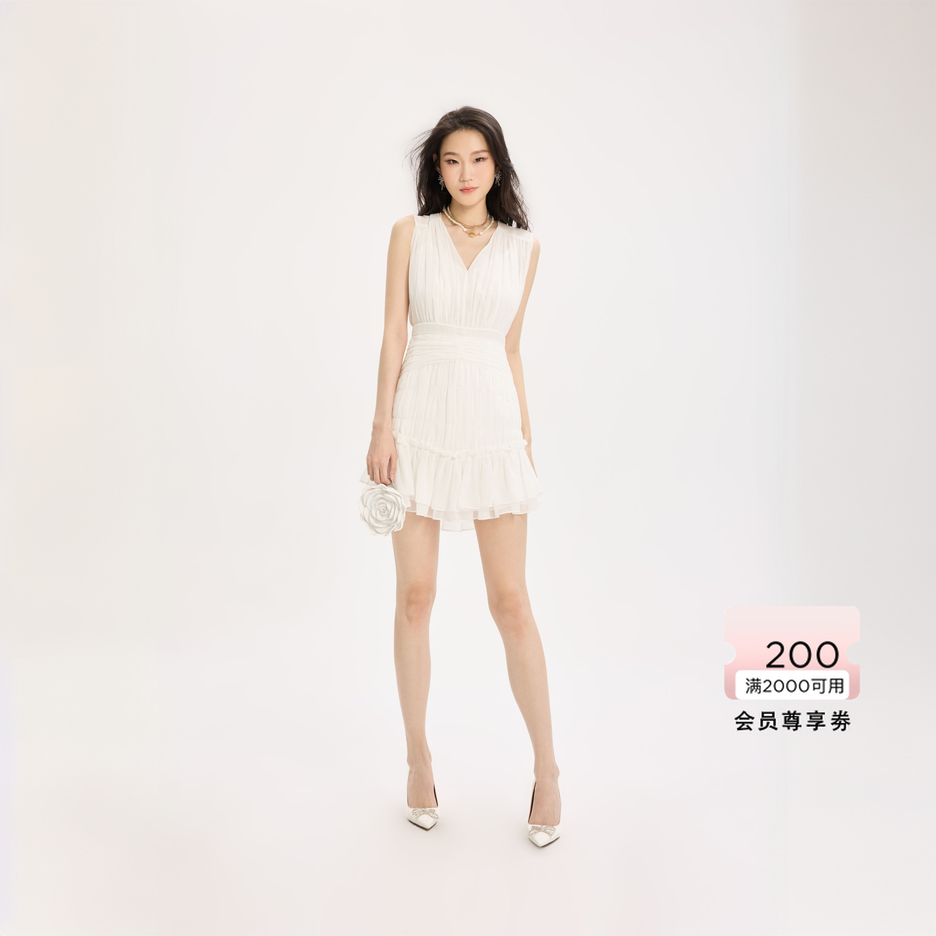 【白天鹅系列】bebe2025夏季新款清新优雅气质V领无袖连衣裙250061