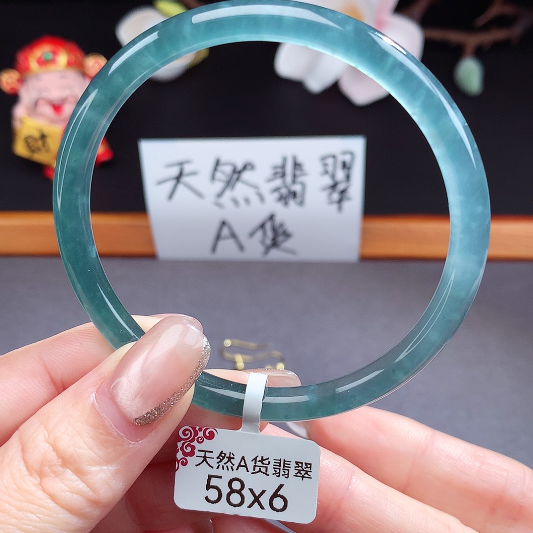 翡翠手镯（圆镯）未镶嵌