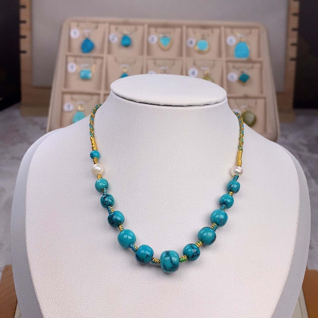 绿松石颈饰未镶嵌