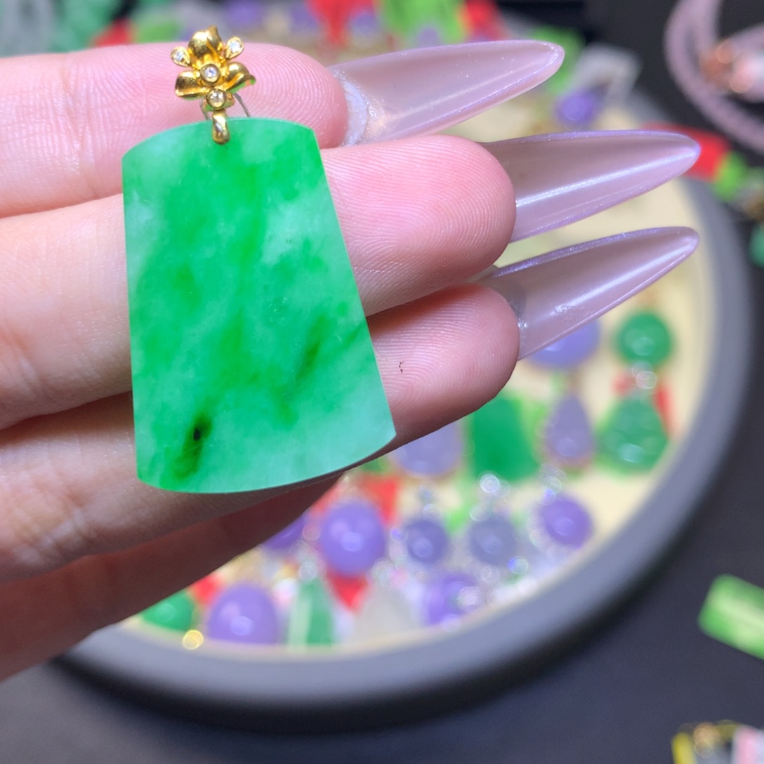 翡翠18K金镶嵌颈饰