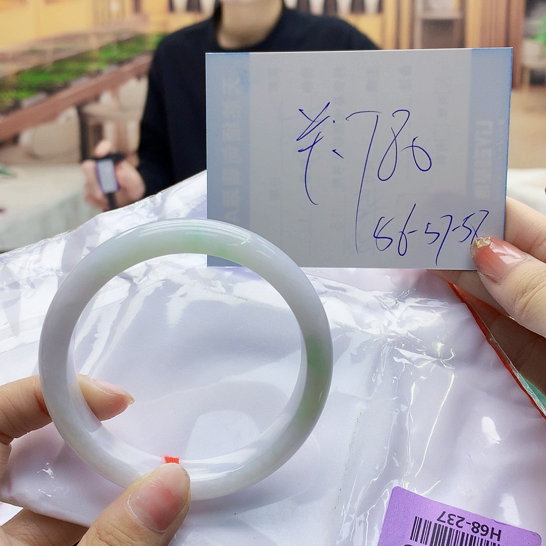 翡翠手镯未镶嵌57984895696499580867