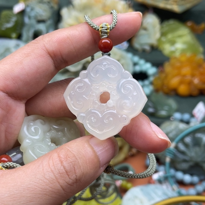 蛇纹石玉吊坠未镶嵌