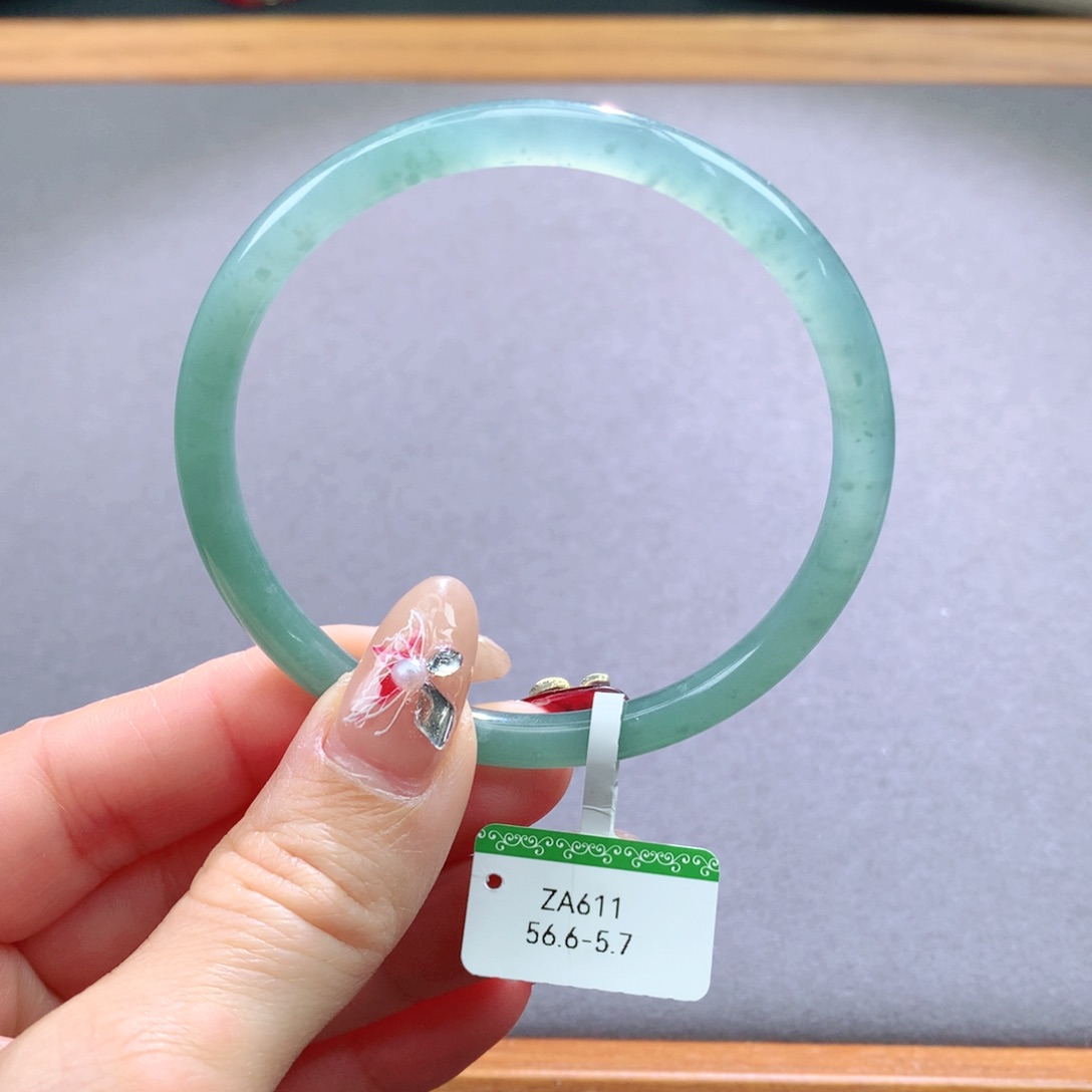 翡翠手镯未镶嵌天然翡翠手镯