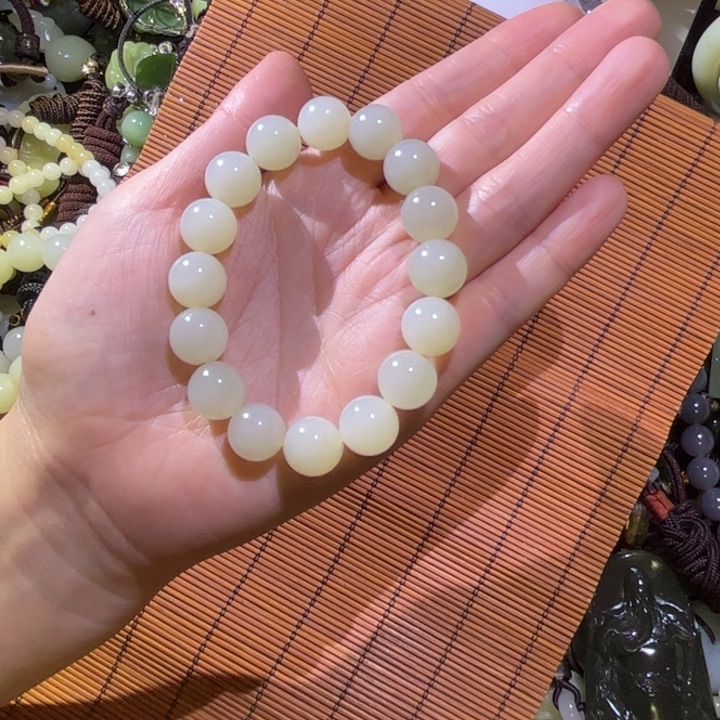 和田玉其它未镶嵌张**?