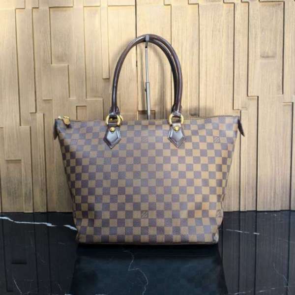 妃鱼/路易威登/95新/包包/市场价9850/250116RN0023