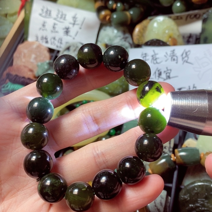 蛇纹石玉颈饰未镶嵌
