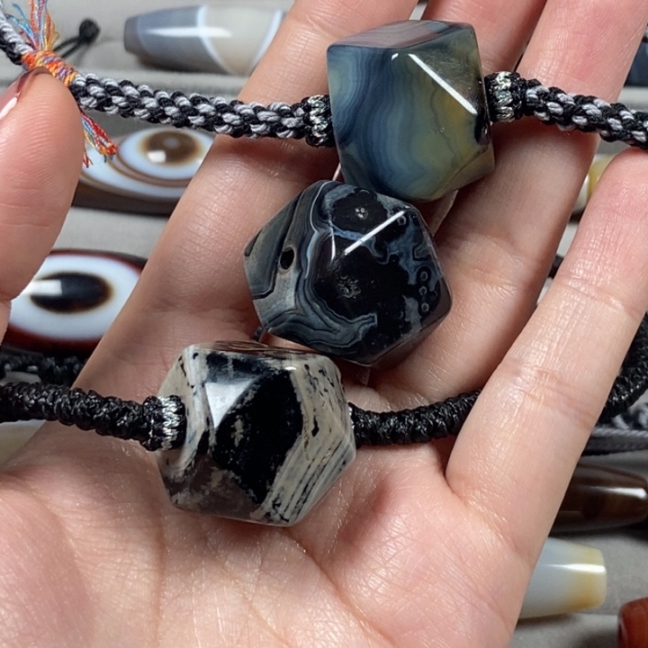 重***家玛瑙/玉髓未镶嵌颈饰