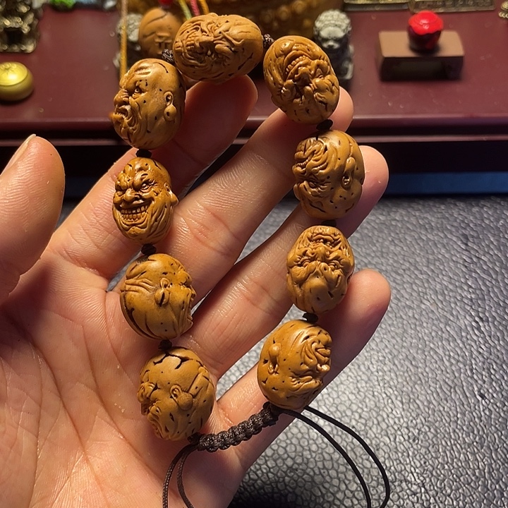 大桃核雕刻恶僧手串
