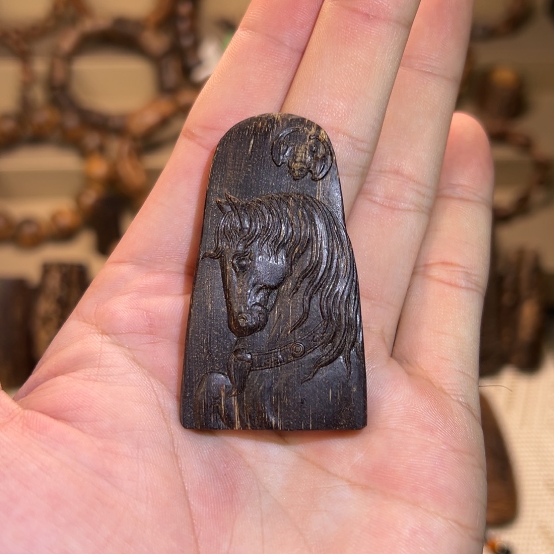 沉香吊坠达拉干马牌9.23克