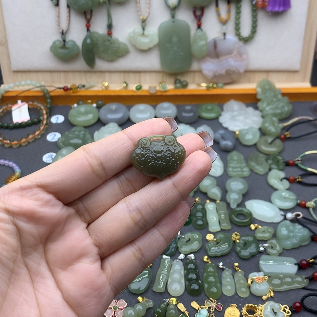 和田玉吊坠(不含链)未镶嵌