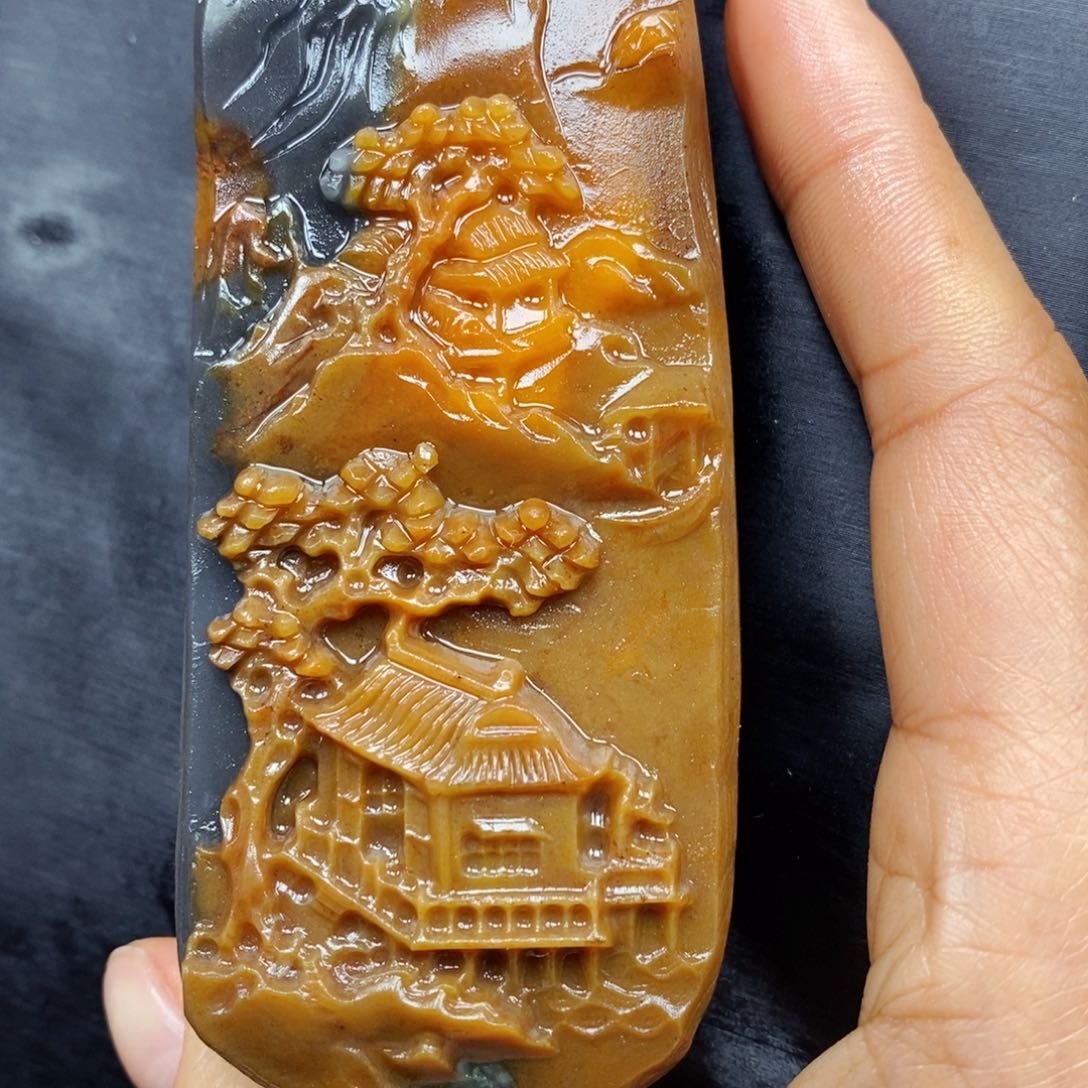 石英质玉（黄龙玉）颈饰未镶嵌