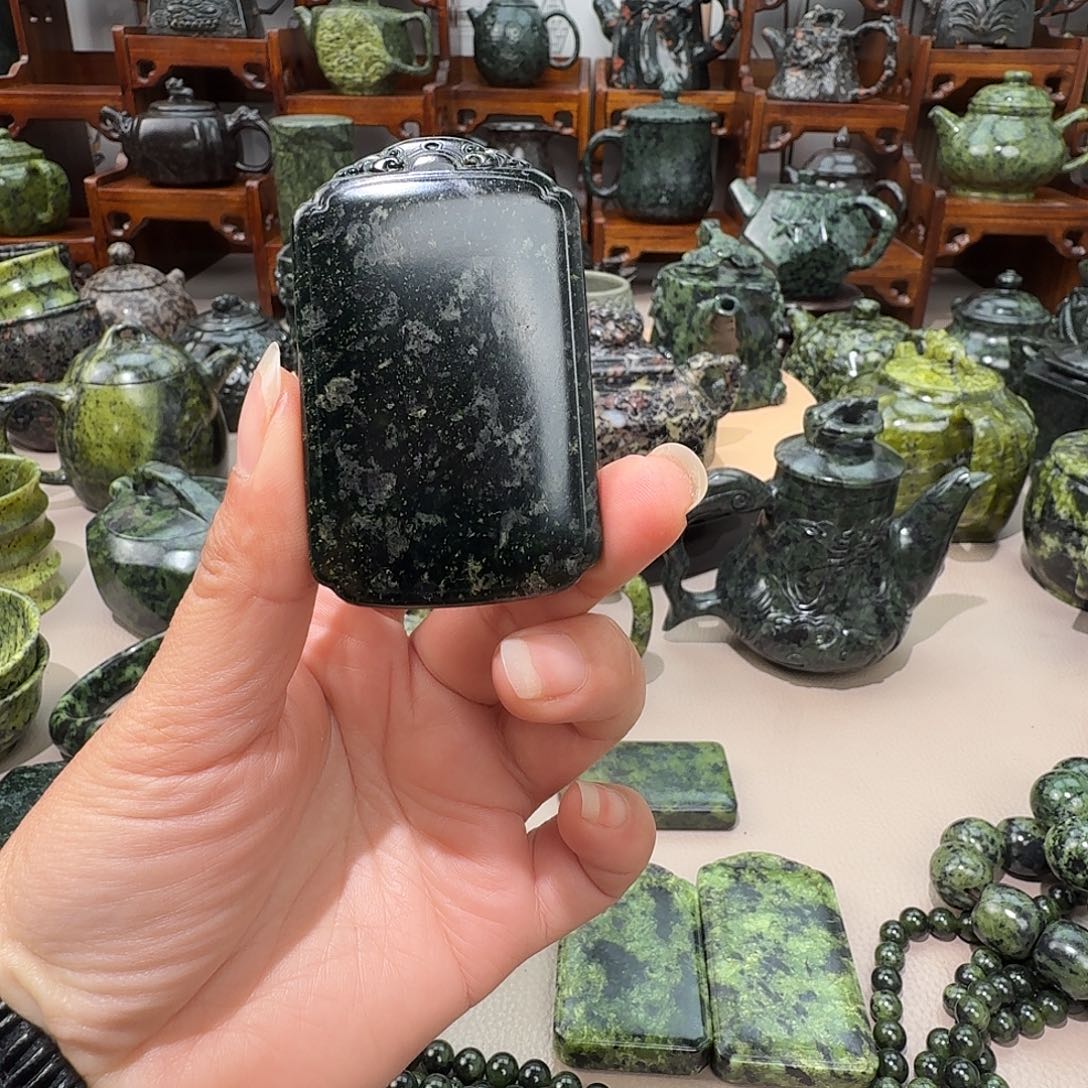 刘***四蛇纹石玉未镶嵌藏玉药王石摆件