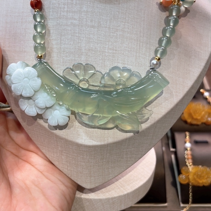 蛇纹石玉未镶嵌吊坠(赠链)