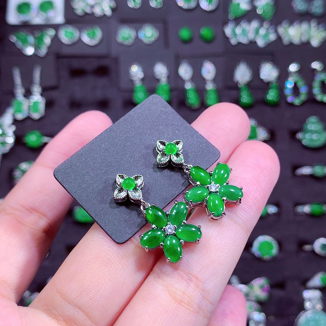 颈饰未镶嵌翡翠天然