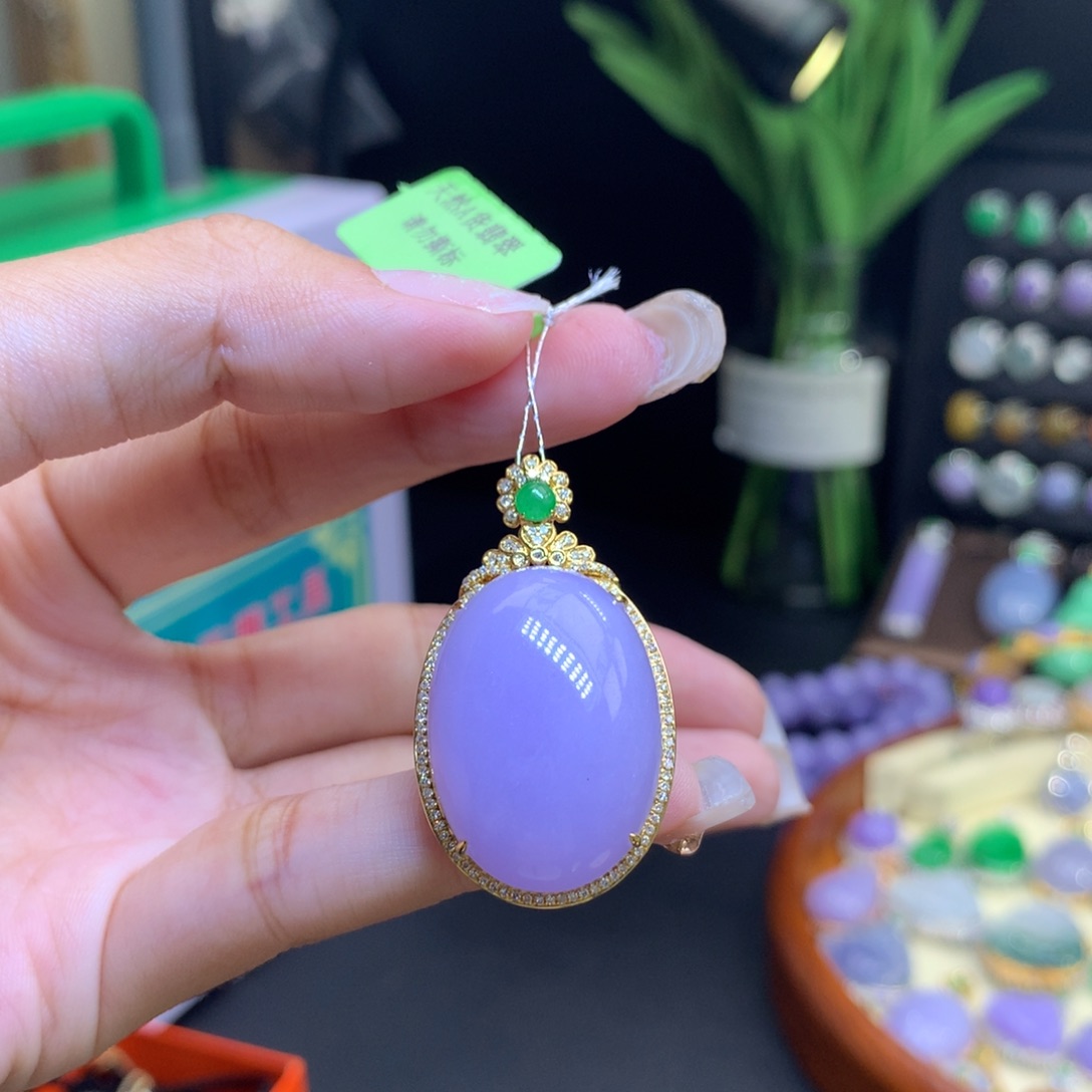 翡翠18K金镶嵌颈饰