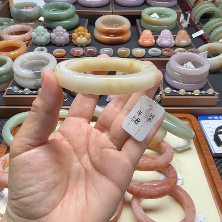 石英岩玉未镶嵌手镯53