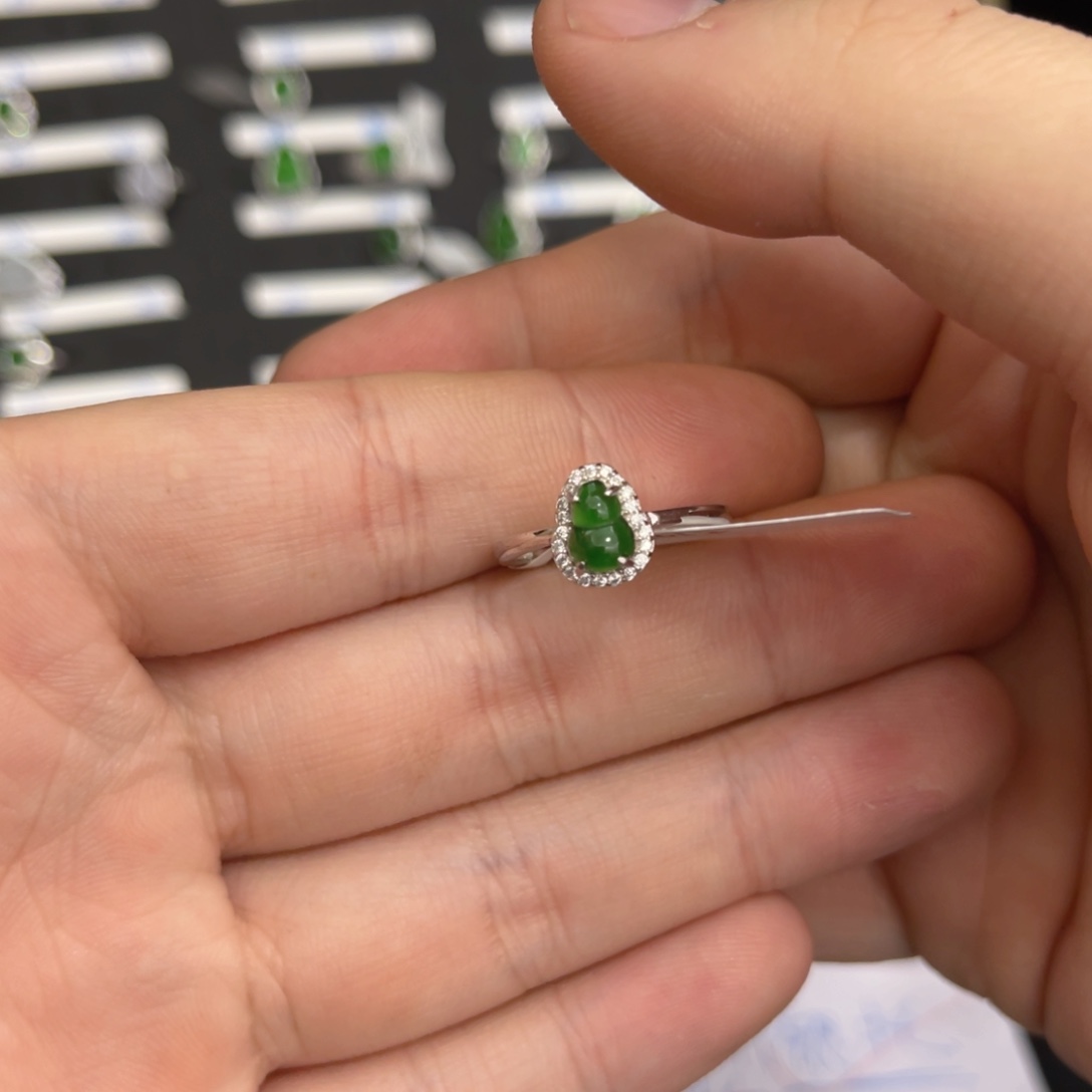 翡翠戒指银S925镶嵌翡翠戒指