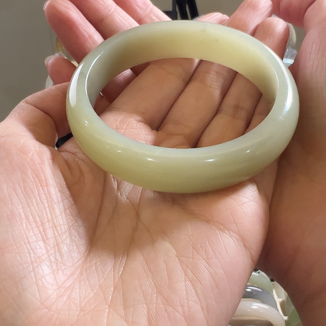 我***单和田玉未镶嵌手镯60