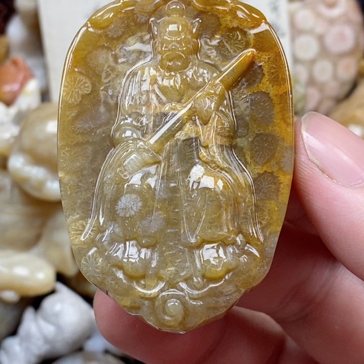 颈饰未镶嵌硅化珊瑚（珊瑚玉）