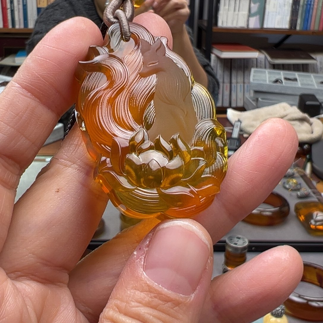 琥珀颈饰未镶嵌九尾