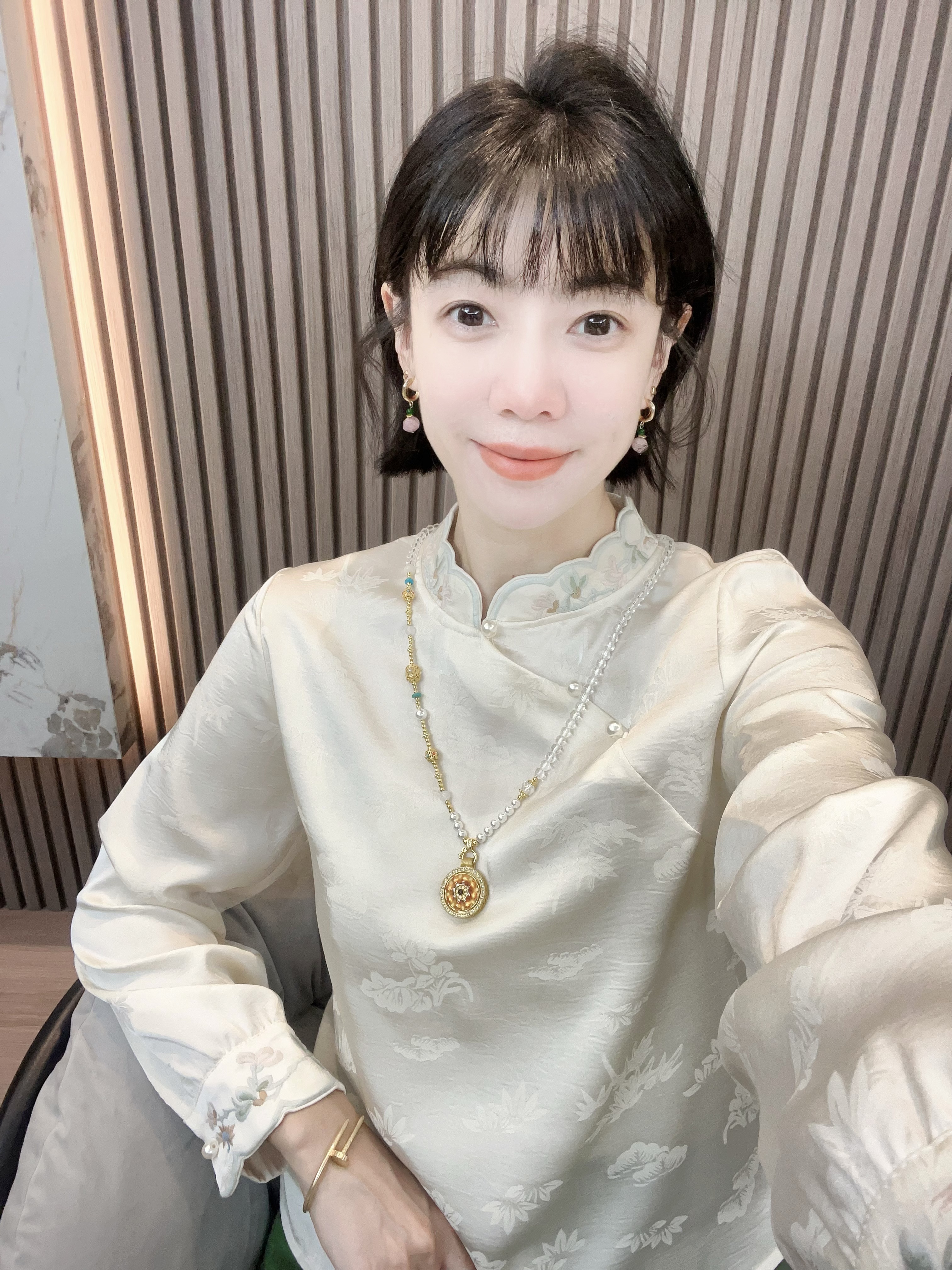 【月秀】新中式国风刺绣珍珠扣莲花提花时尚气质秋季小衫上衣