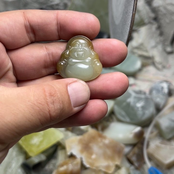 颈饰未镶嵌和田玉（糖玉）
