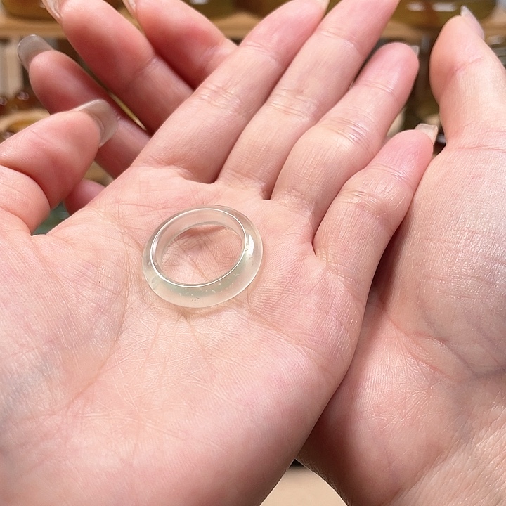 蛇纹石玉戒指未镶嵌w****?