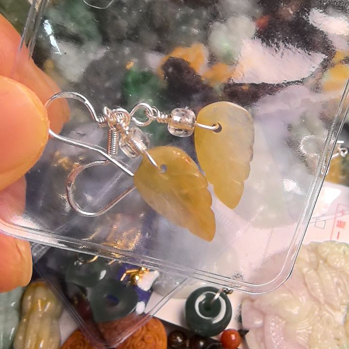 翡翠颈饰未镶嵌耳沟