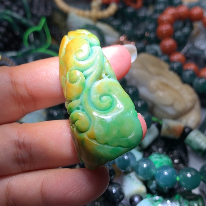 翡翠颈饰未镶嵌保真天然A货翡翠