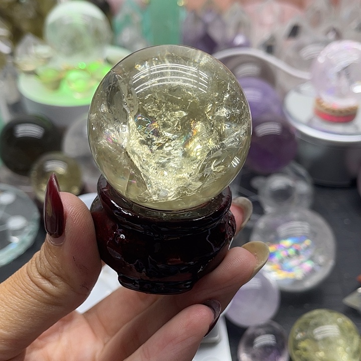淡***！未镶嵌珠宝半成品水晶58黄水晶球