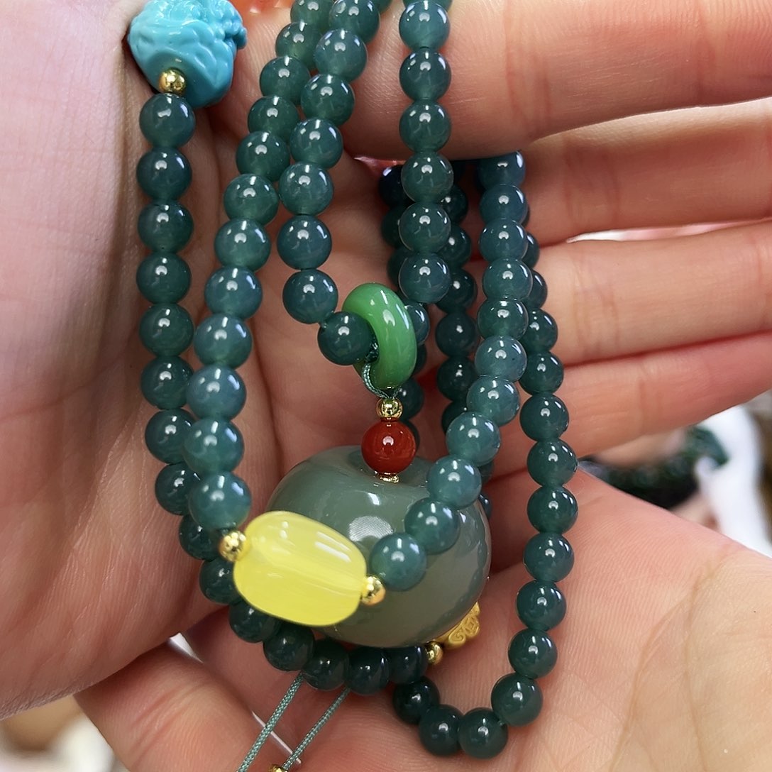 翡翠颈饰未镶嵌108粒