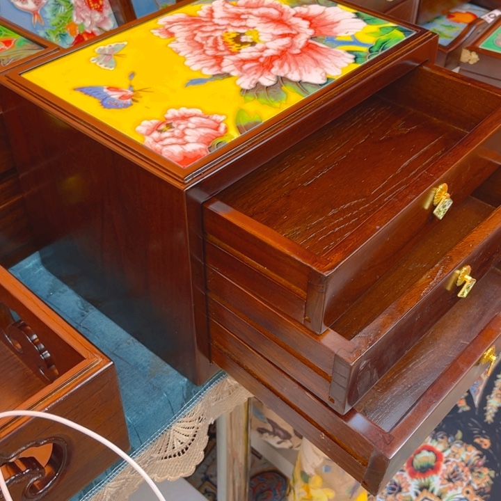 加大款瓷板画艺术作品三层柜子