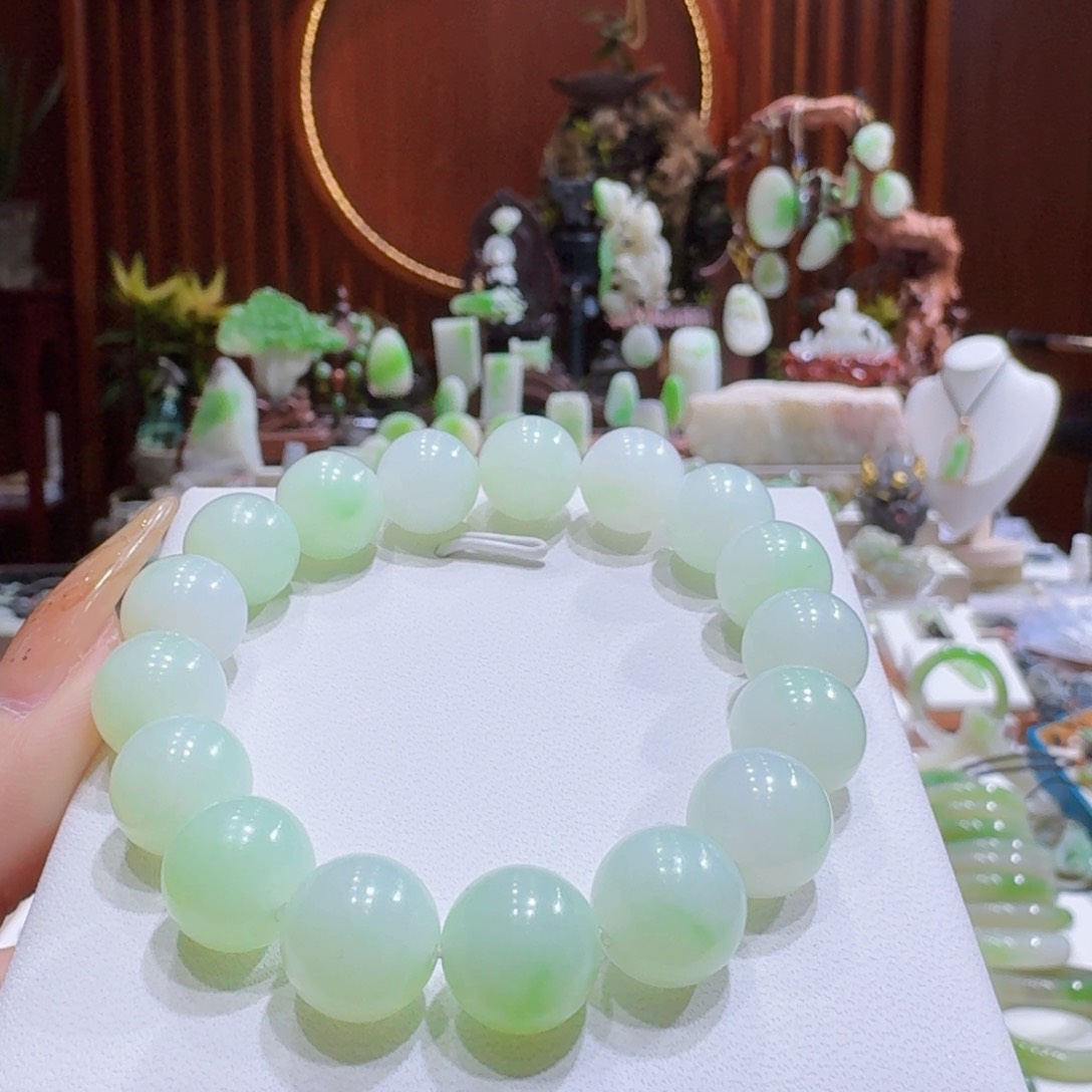 和田玉白底翠卡12未镶嵌