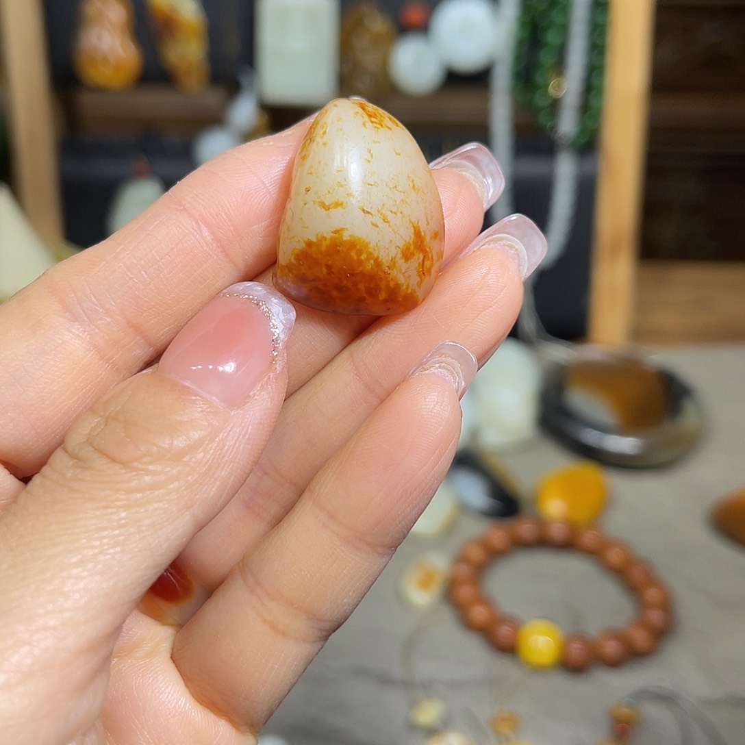 和田玉未镶嵌颈饰匪*子