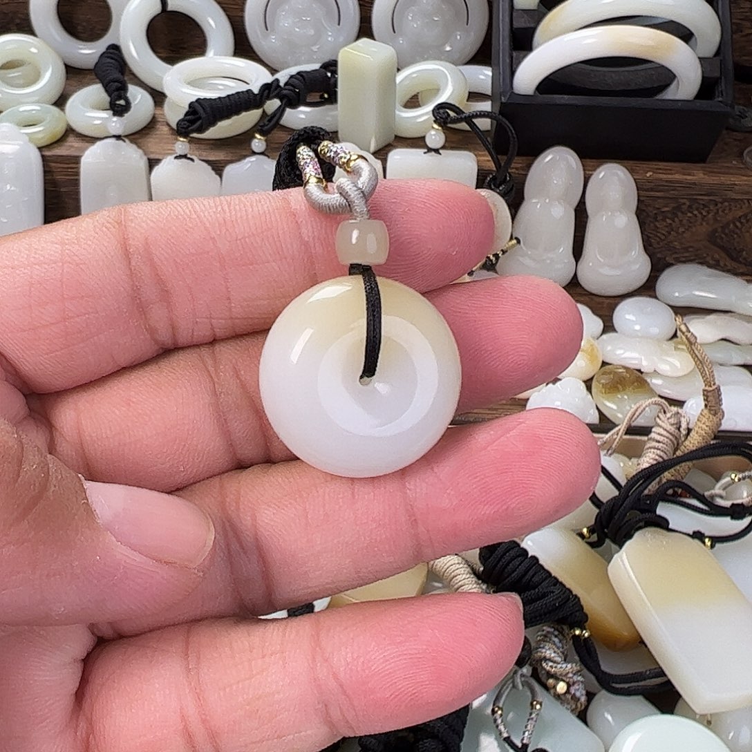 和田玉未镶嵌颈饰