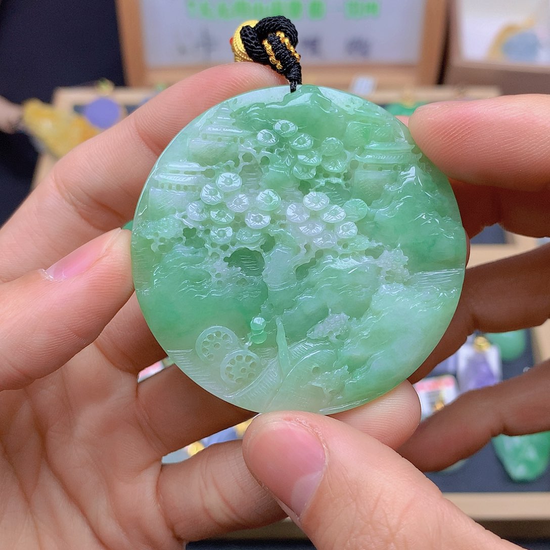 翡翠颈饰未镶嵌翡翠