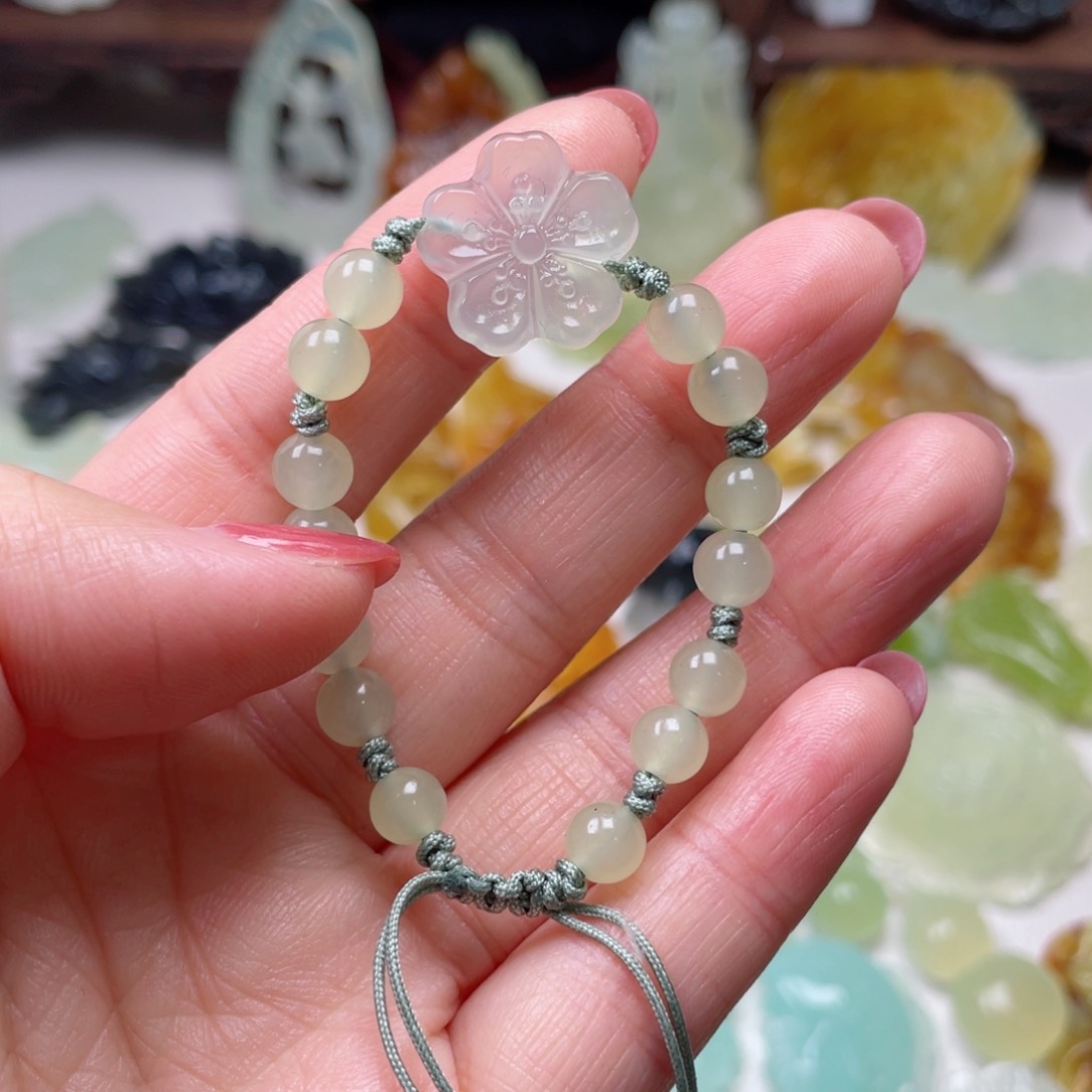 蛇纹石玉颈饰未镶嵌