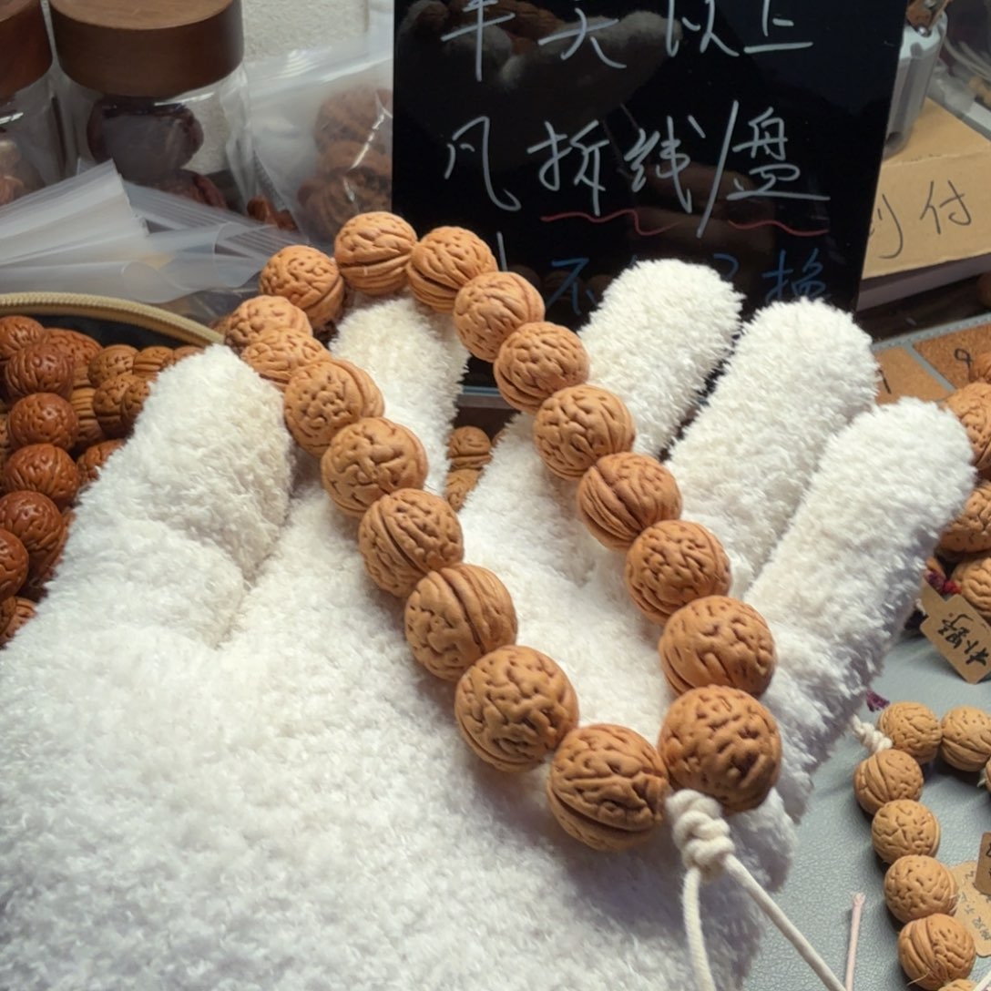 吊坠桃核盘锦野生蚕蛹