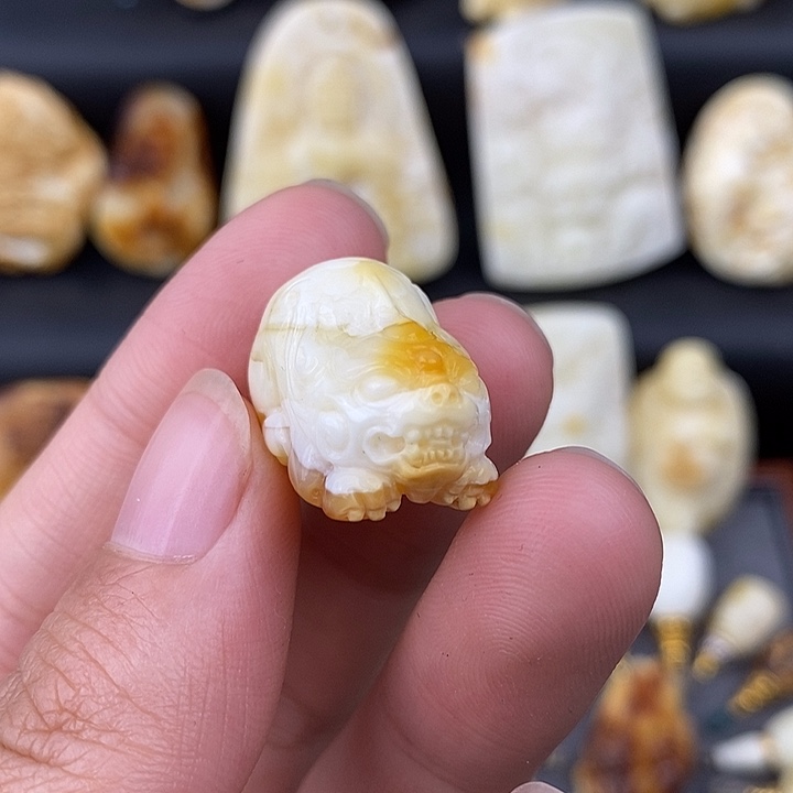 琥珀未镶嵌裸石貔貅c972