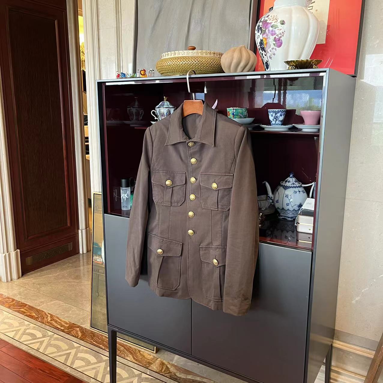 漫颜刘纯棉咖色外套2023秋季新品长袖翻领单排扣宽松工装上衣