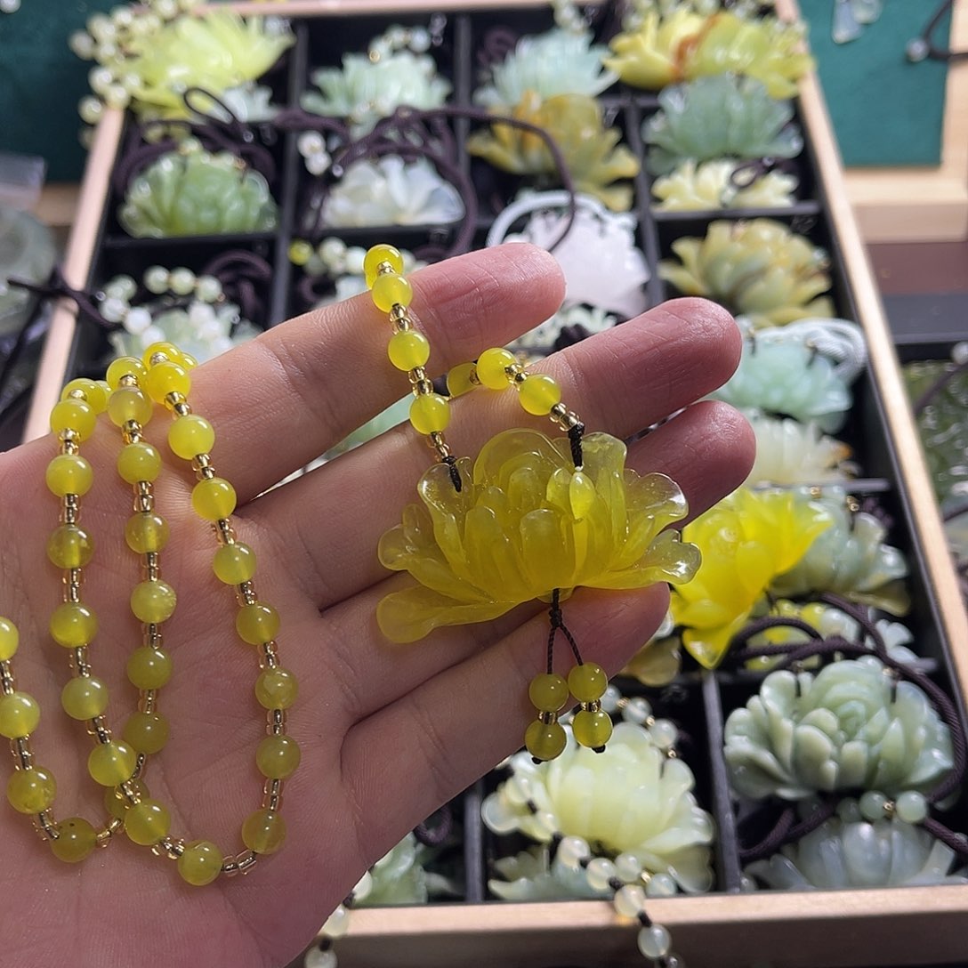 用***9蛇纹石玉未镶嵌颈饰