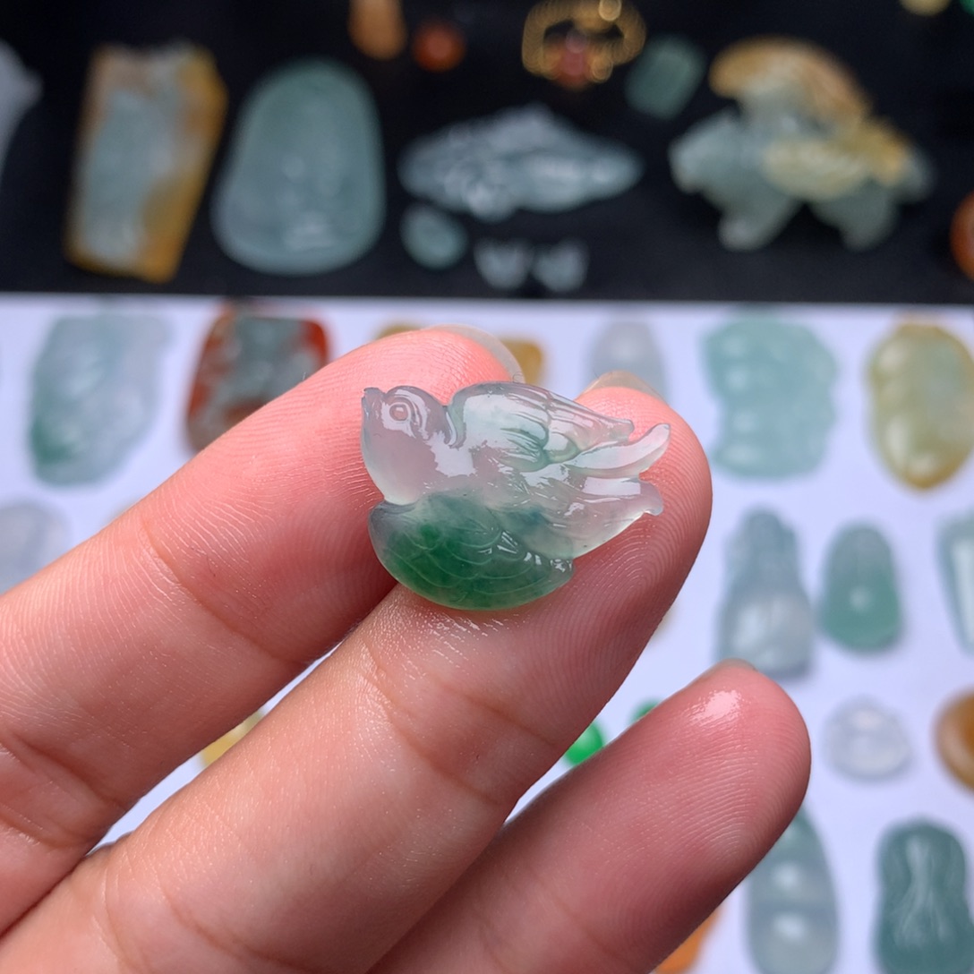 定制翡翠未镶嵌燕子