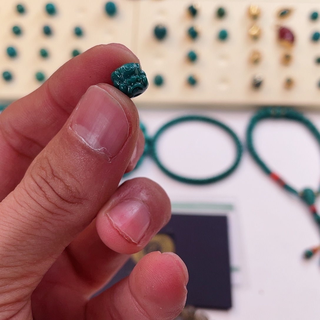 绿松石颈饰未镶嵌