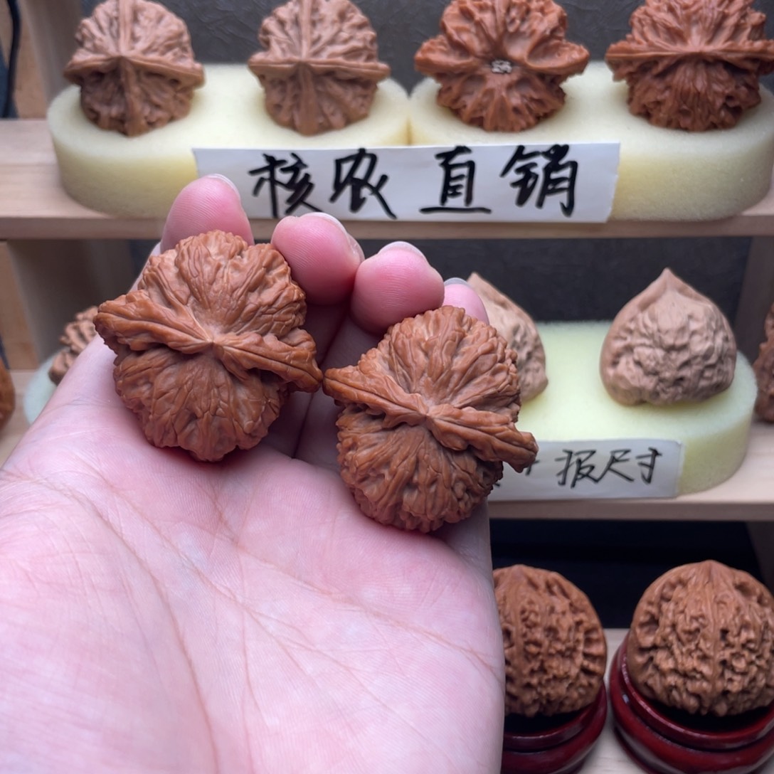 文玩核桃吊坠全品白狮子41➕，46