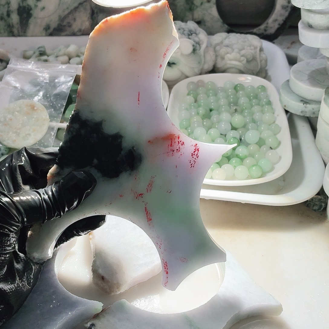 翡翠未镶嵌颈饰边角料