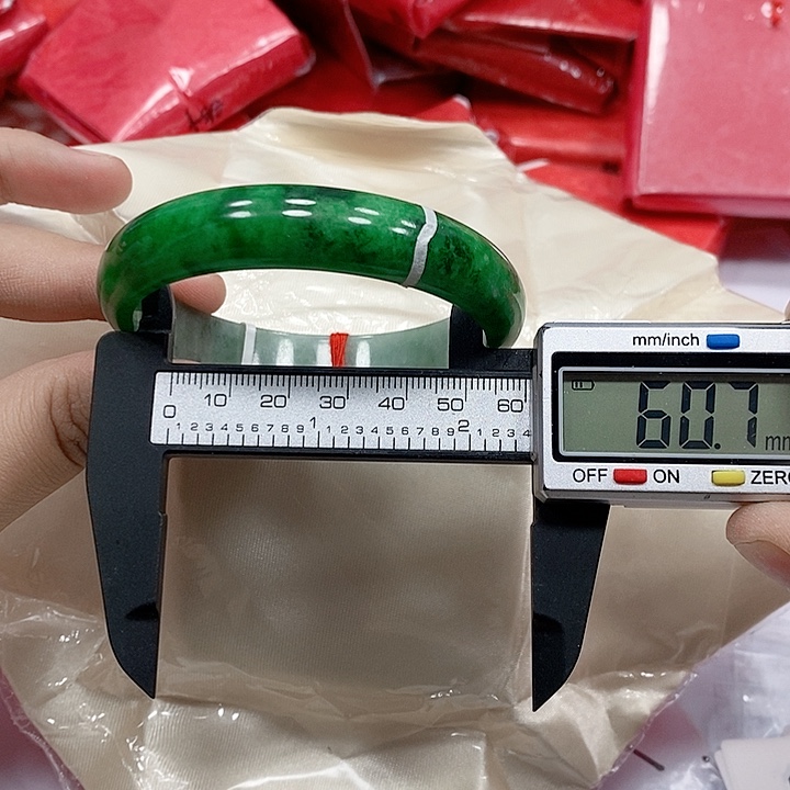 翡翠手镯未镶嵌172